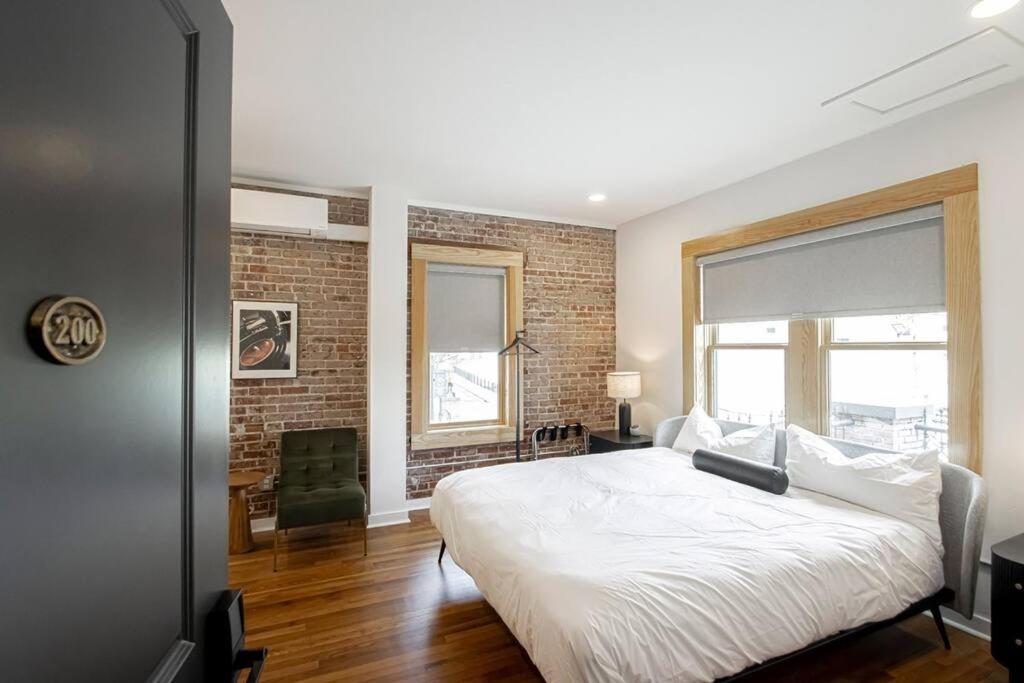 King Bed Stylish Studio In Heart Of Downtown Room # 200 Хот Спрингс Екстериор снимка